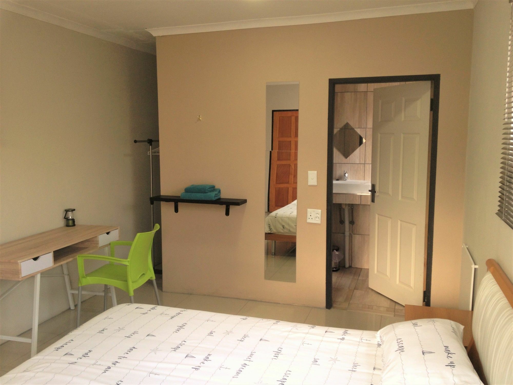 Afrikawisa At O.R. Tambo International Airport Bed & Breakfast เคมป์ตัน พาร์ค ภายนอก รูปภาพ