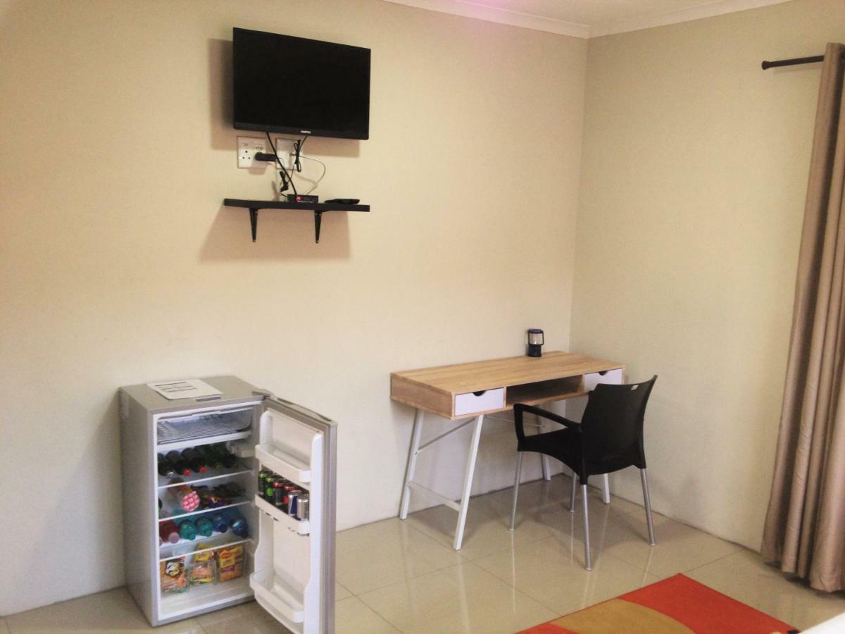 Afrikawisa At O.R. Tambo International Airport Bed & Breakfast เคมป์ตัน พาร์ค ภายนอก รูปภาพ